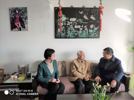 集團(tuán)黨委開(kāi)展走訪(fǎng)慰問(wèn)活動(dòng) 集團(tuán)黨委開(kāi)展走訪(fǎng)慰問(wèn)活動(dòng)