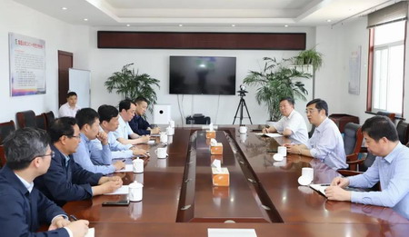 蘇鹽集團(tuán)黨委書記、董事長(zhǎng)章朝陽一行赴濱?？h考察調(diào)研