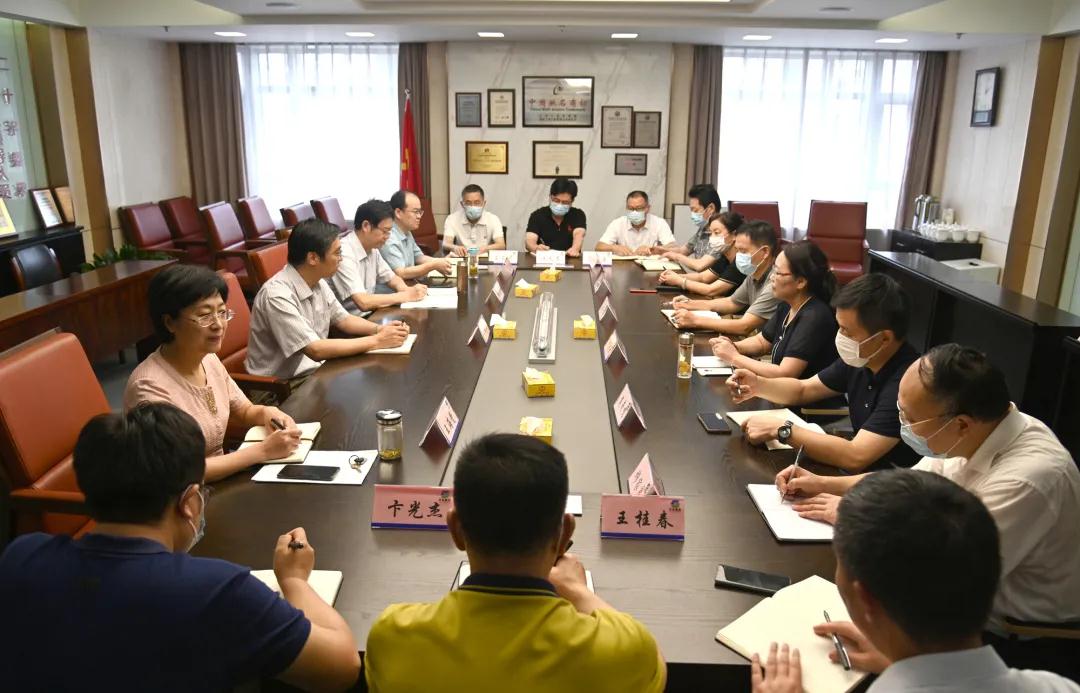 “賽場選馬”激活一池春水 “選賢任能”迸發(fā)干事激情——蘇鹽集團(tuán)黨委深化改革全面推行干部公開選任機(jī)制 “賽場選馬”激活一池春水 “選賢任能”迸發(fā)干事激情——蘇鹽集團(tuán)黨委深化改革全面推行干部公開選任機(jī)制