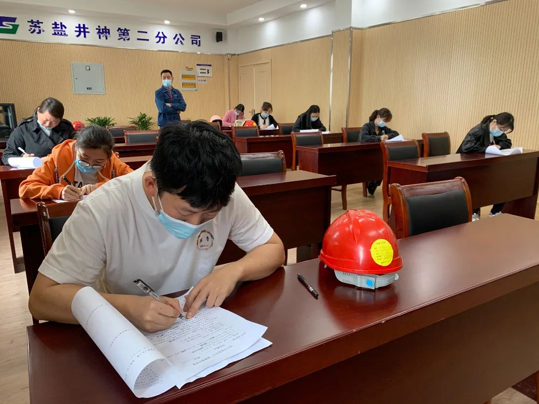 大干紅五月丨提素質 強技能 “燃”激情——蘇鹽井神二分公司扎實開展職工崗位技能競賽活動 大干紅五月丨提素質 強技能 “燃”激情——蘇鹽井神二分公司扎實開展職工崗位技能競賽活動