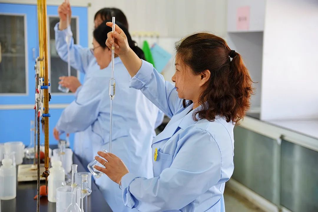 大干紅五月丨瑞泰鹽業(yè)公司:“紅五月”比學(xué)趕超 強(qiáng)技能匠心筑夢(mèng) 大干紅五月丨瑞泰鹽業(yè)公司:“紅五月”比學(xué)趕超 強(qiáng)技能匠心筑夢(mèng)