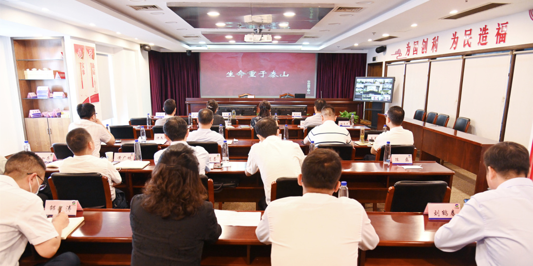 蘇鹽集團(tuán)黨委召開理論學(xué)習(xí)中心組安全生產(chǎn)專題學(xué)習(xí)會(huì)暨“安全生產(chǎn)月”動(dòng)員部署會(huì) 蘇鹽集團(tuán)黨委召開理論學(xué)習(xí)中心組安全生產(chǎn)專題學(xué)習(xí)會(huì)暨“安全生產(chǎn)月”動(dòng)員部署會(huì)