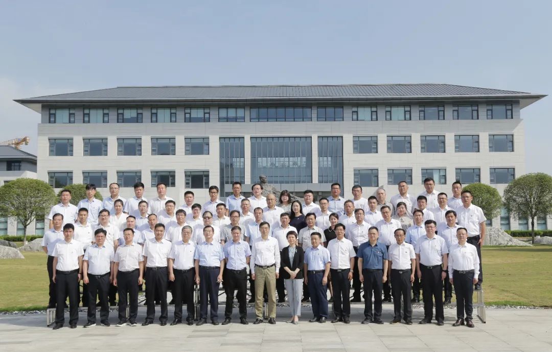 蘇鹽集團“迎接二十大 勇?lián)率姑敝黝}教育培訓班(第一期)正式開班 蘇鹽集團“迎接二十大 勇?lián)率姑敝黝}教育培訓班(第一期)正式開班