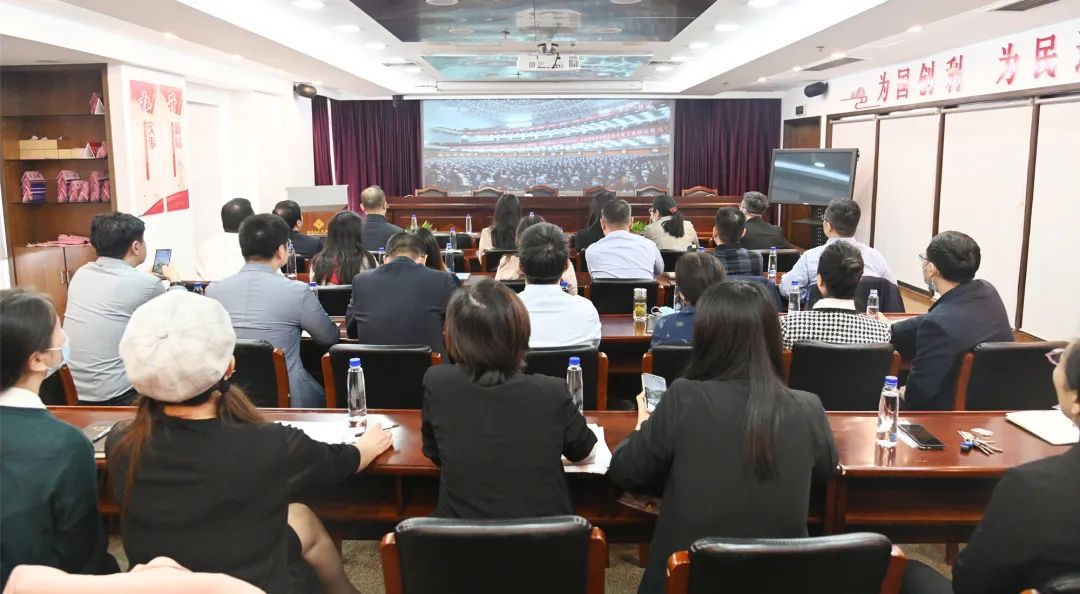 蘇鹽集團(tuán)黨委認(rèn)真組織收聽收看黨的二十大開幕盛況 蘇鹽集團(tuán)黨委認(rèn)真組織收聽收看黨的二十大開幕盛況