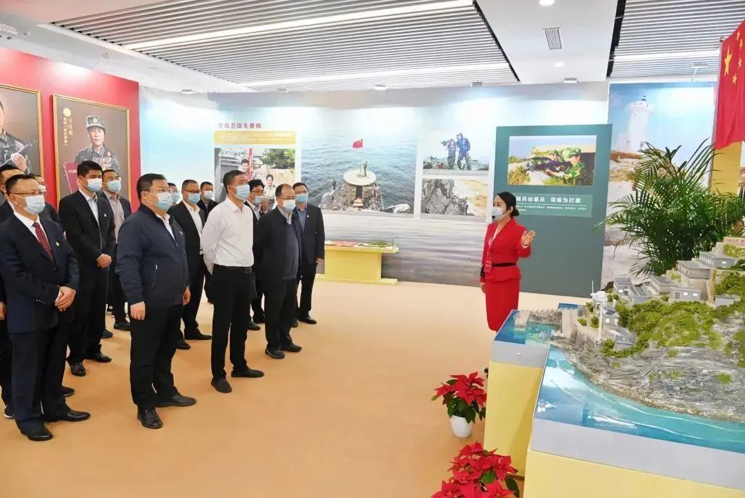 致敬奮斗者 奮進(jìn)新征程 蘇鹽集團(tuán)組織參觀“新時(shí)代江蘇重大先進(jìn)典型主題影像展” 致敬奮斗者 奮進(jìn)新征程 蘇鹽集團(tuán)組織參觀“新時(shí)代江蘇重大先進(jìn)典型主題影像展”