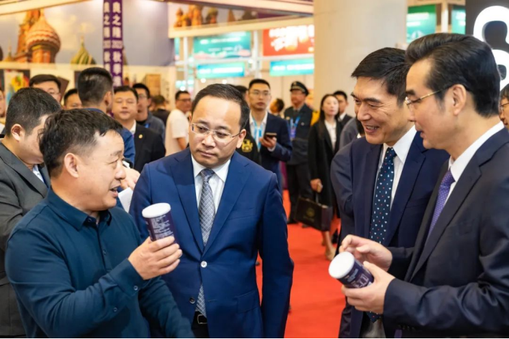 “淮鹽”精彩亮相第六屆中國(淮安)國際食品博覽會、金秋經(jīng)貿(mào)洽談會 “淮鹽”精彩亮相第六屆中國(淮安)國際食品博覽會、金秋經(jīng)貿(mào)洽談會